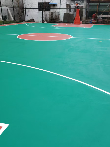 夏河 球场长期使用易出现地面开裂